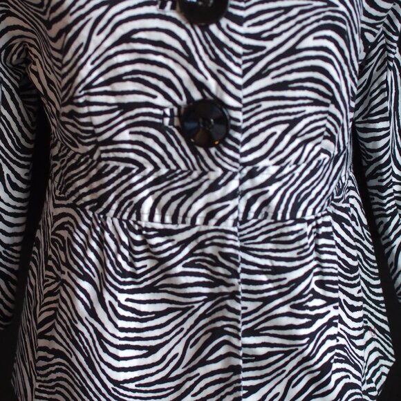 Alexandra Bartlett | 3/4 Sleeve Zebra Print Jacket - Picture 5 of 6